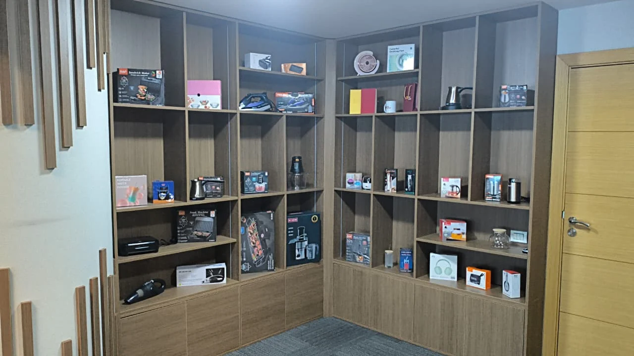 NexBirlik materiallarındakı məhsul nümayiş rəfləri